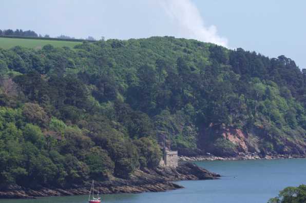 24 May 2020 - 13-55-31 
And on the far side the white smoke indicates the fire brigade are having success with their water jets.
---------------------------
Kingswear headland fire